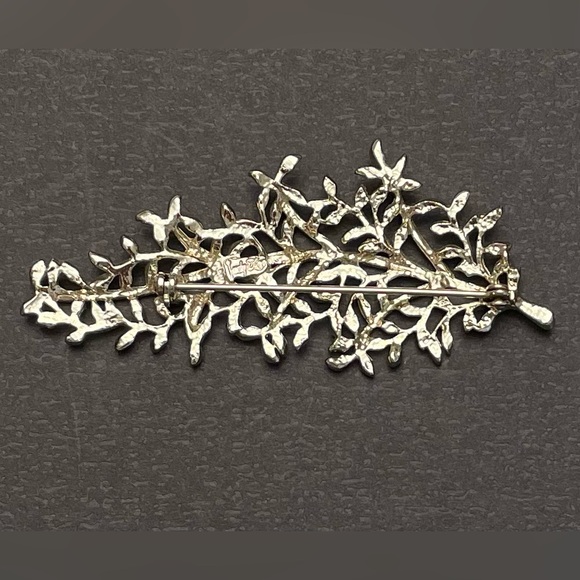 Vintage Judy Lee Goldtone Brooch - Picture 3 of 6